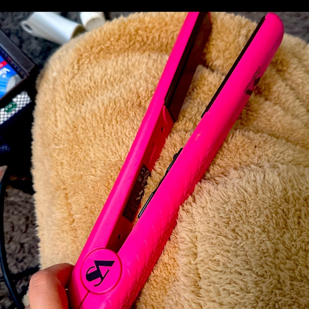 VS hair straightener